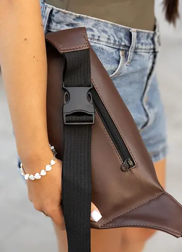 Женская сумка на пояс бананка Sambag Tirso Max шоколадная 38×17×6 см (80341020) - фото 6