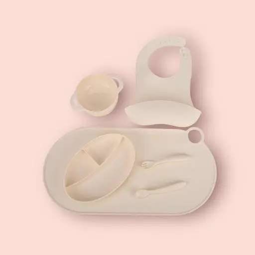 Набір силіконового посуду для першого прикорму дітей на присосці, 6 предметів, milk - фото 1