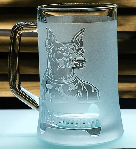 Келих для пива 660 мл з ручкою з гравіюванням Доберман ідеальний подарунок для власника собаки або поціновувача породи - фото 2