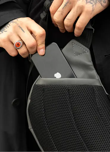 Большая мужская сумка бананка Sambag DynamicDart графитовая 38×21×7 см (80411009m) - фото 9