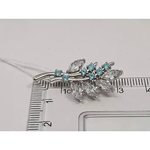 Срібна брошка Ірій з фіанітами. 9522 Блакитний/Білий - фото 3