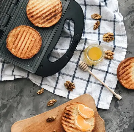 Сэндвичница-гриль 2в1 Edenberg EB-64421 1000 Вт - фото 4