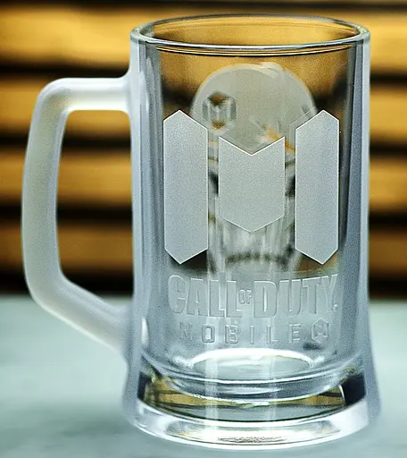 Пивний кухоль 660 мл Call of Duty з гравіюванням лого Подарунок геймеру КОЛ оф дьюті Mobile Ігровий келих для фанатів шутерів - фото 1