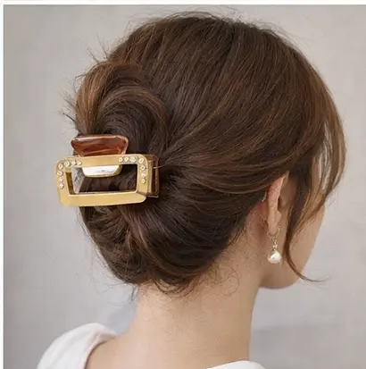 Заколка-краб прямоугольная для волос 5 см со стразами пластиковая с металлическим механизмом Карамельный - фото 2