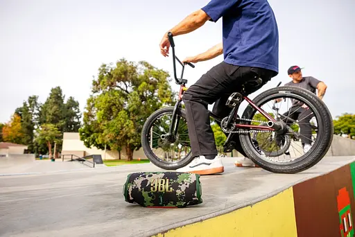 Акустическая система JBL Charge 6 Squad (JBLCHARGE6SQUAD) - фото 9