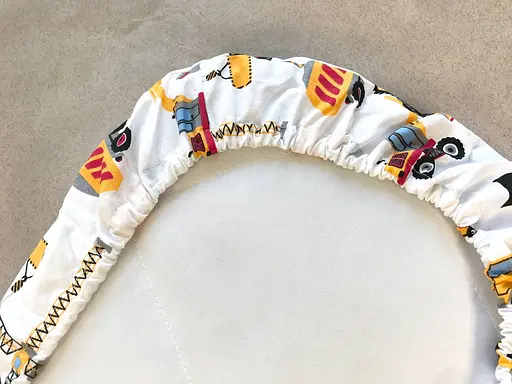 Непромокаемая простынь Moontime в коляску "Грузовики" - фото 3