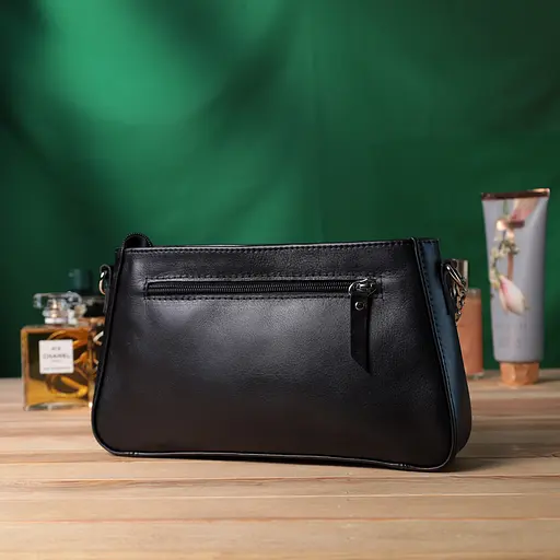 Сумка женская багет Shvigel с цепочкой и съемным ремешком из гладкой натуральной кожи 26.5х15х5.5 см sum0027035 - фото 10