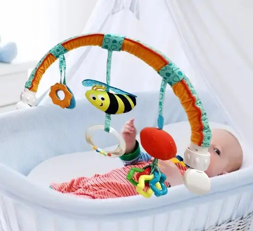 Розвиваюча дуга на автокрісло та коляску Hape E0023 Друзі в саду - фото 5