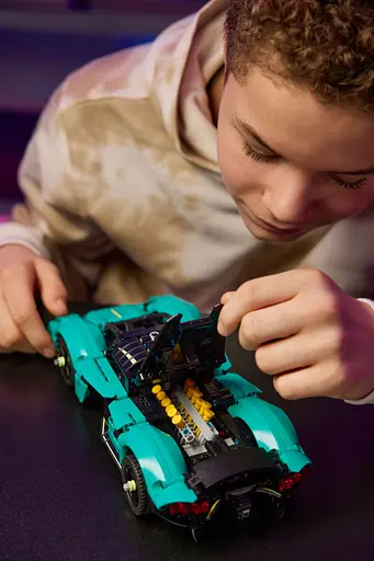 Конструктор LEGO Technic Aston Martin Valkyrie 707 деталей (42208) - фото 14