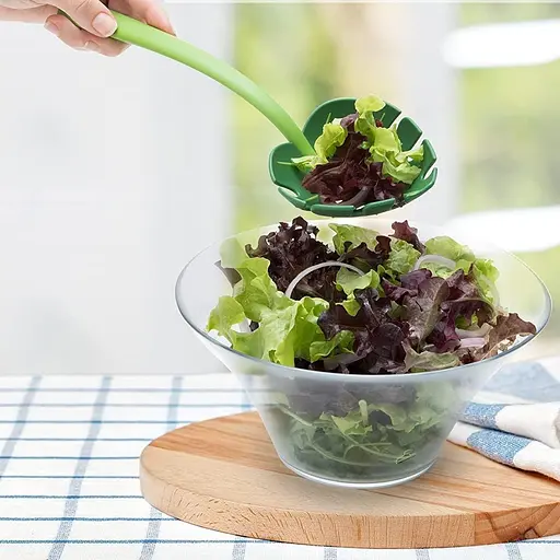 Ложка для салатів та спагетті шумівка у вигляді листка з прорізами пластмасова Jungle Spoon, Kitchen Master Зелений 85382 - фото 2