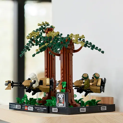 Конструктор LEGO Star Wars™ Диорама "Погоня на спидере на Эндоре" 608 деталей (75353) - фото 9