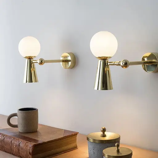 Золоте бра ABELINA на два джерела світла із білим плафоном Line F YG 8006-2W GD - фото 1