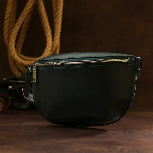 Шкіряна жіноча сумка на ремінь Shvigel 23х13х5 см sum0020171 - фото 6