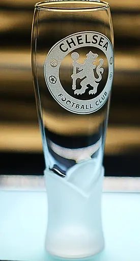 Пивний келих крафтовий 440 мл ФК Челси Chelseal з гравіюванням подарунок для фаната футбольна кружка - фото 2
