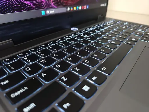 Ноутбук Lenovo 15.6 LOQ 15ARP9 FullHD IPS 144Hz Ryzen 5 7235HS 12Gb DDR5 SSD 512GB RTX 4050 6GB (83JC00GKUS) - фото 2