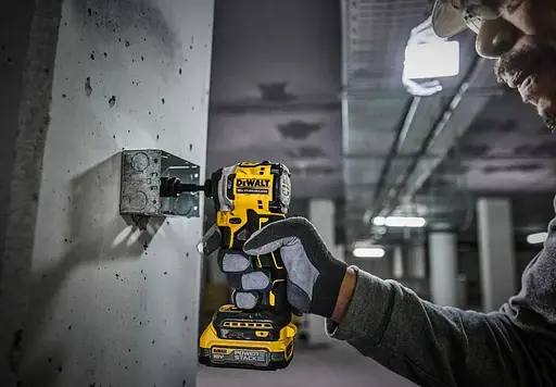 Шуруповерт аккумуляторный ударный DeWalt с АКБ и ЗУ DCF850E1T - фото 4