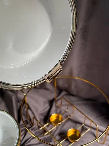 Мармит круглый 3 литра настольный с 2 подогревами для блюд керамический на металлической подставке с крышкой Белый с золотым - фото 6