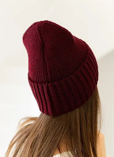 Жіноча в'язана шапка біні класік 20% вовна з відворотом Бордовий - фото 2