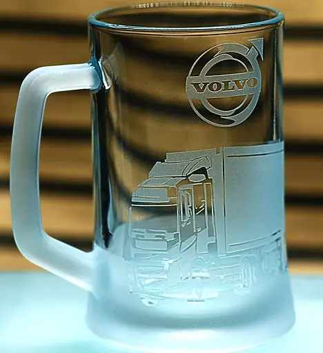 Пивний келих 660 мл Volvo Truck Вольво подарунок для далекобійника  кухоль з гравіюванням вантажівки - фото 2