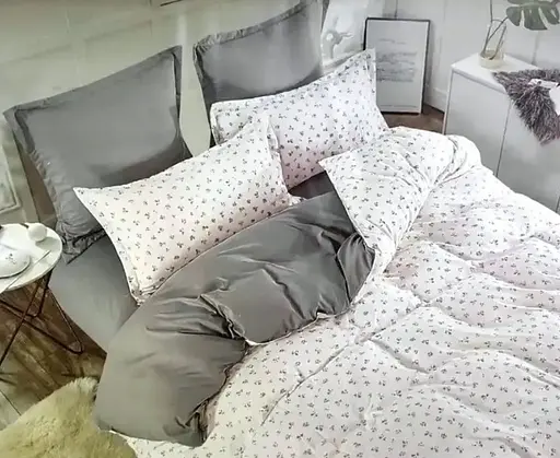 Постельное белье сатин Laura-Grand 17 евро комплект с 4 наволочками Зеленый с узорами - фото 1