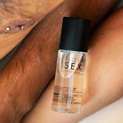 Розігрівальна їстівна масажна олія Bijoux Indiscrets Slow Sex Warming massage oil - фото 5