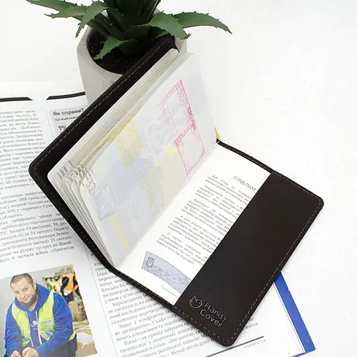 Обложка на паспорт кожаная украинская "Герб" коричневая - фото 4