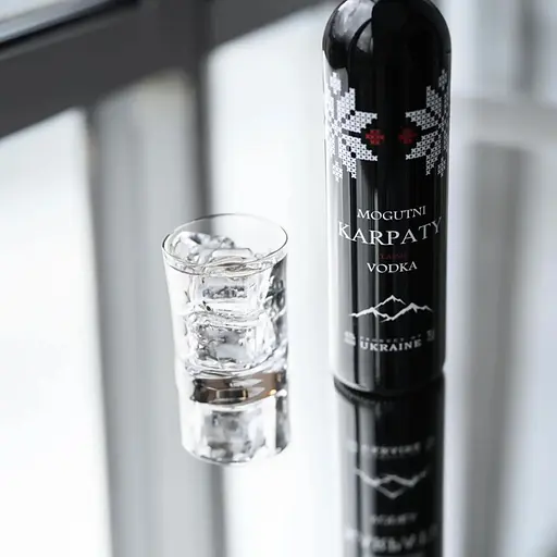 Водка Mogutni Karpaty Классическая в подарочной коробке 40% 0.7л - фото 3