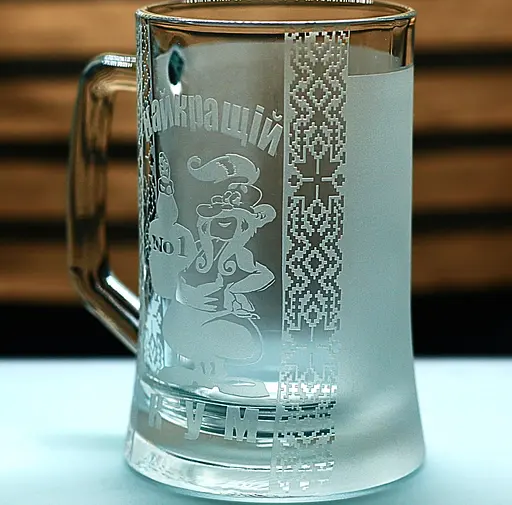 Пивний келих 660 мл Кум з гравіюванням  Кухоль Найкращий кум №1 подарунок для кума українському стилі - фото 3