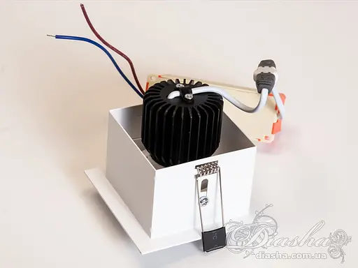 Неймовірно вишуканий, врізний квадратний поворотний точковий світиль. - фото 4