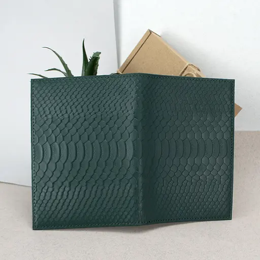 Обложка на паспорт кожаная 07115 зеленый питон - фото 3