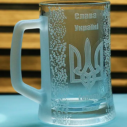 Пивний келих з ручкою 660 мл Слава Україні з гравіюванням  Кухоль з тризубом та калиною Патріотичний подарунок - фото 2
