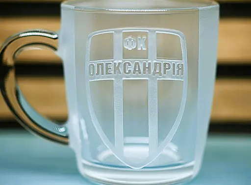 Скляна чашка 350 мл ФК Олександрія з гравіюванням подарунок для фаната  футбольна кружка - фото 1
