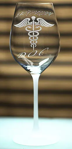 Винний келих з веселим гравіюванням 480 мл Найкращий лікар фужер для вина - фото 3