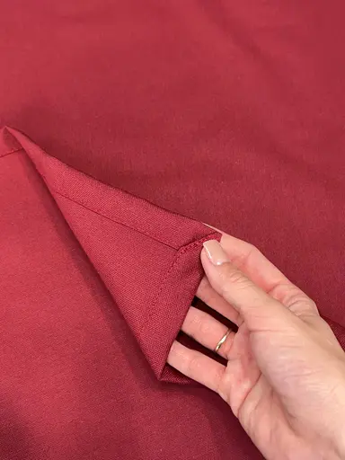 Водовідштовхувальна скатертина новорічна Бордовий однотон 240х120 см (+ 6 серветок 30х40) - фото 5