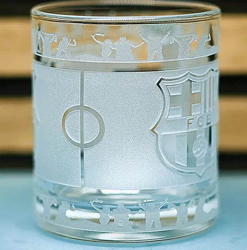 Подарункова скляна чашка для чаю та кави 320 мл з  гравіюванням лого футбольного клубаФК Барселона кругова - фото 4