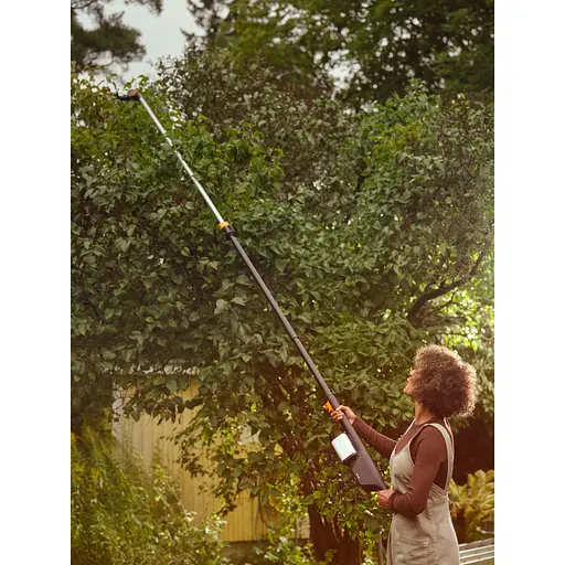 Аккумуляторный высоторез до 32 мм Fiskars eTree Pruner Bypass 250-400 см, БЕЗ АКБ (1082340) - фото 3