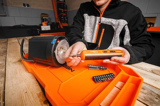 Отвертка аккумуляторная Graphite 4В1Х 1.5 А/ч 4.5 Нм 230 об/мин 20 бит кейс 0.23 кг - фото 3