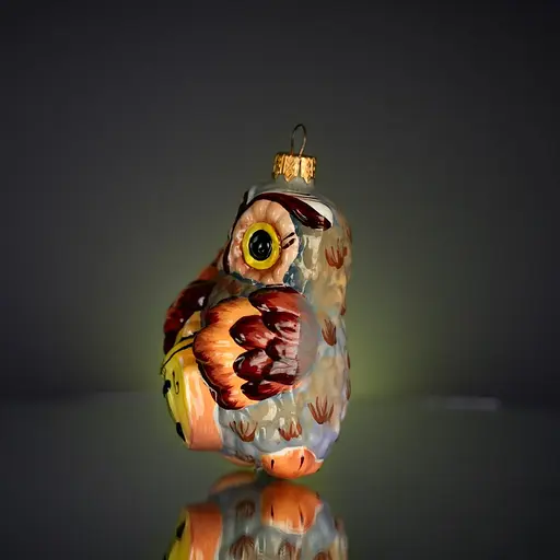 Ялинкова прикраса Різдвяні історії Сова з контрабасом скло (4820001084382) - фото 2