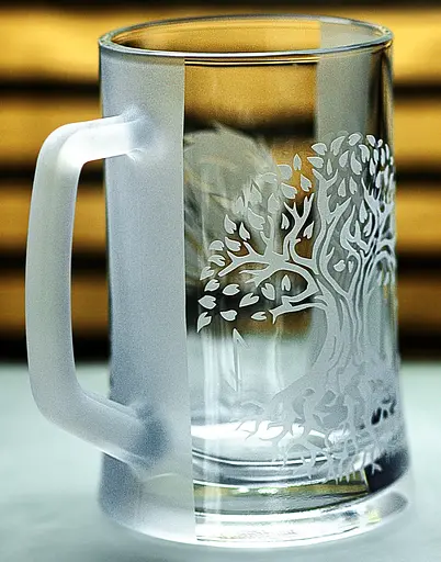 Пивний кухоль 660 мл Руни з гравіюванням  Подарунок чоловіку  Скляний келих з Ворони та Дерево життя - фото 2