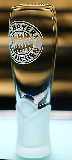 Пивний келих крафтовий 440 мл ФК Bayern München Бавария з гравіюванням подарунок для фаната футбольна кружка - фото 3