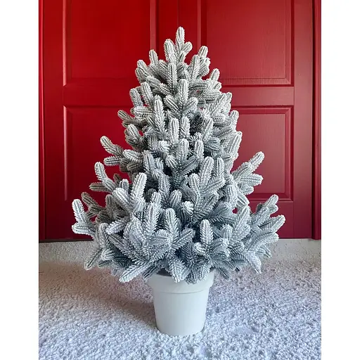 Ялинка Hvoya Traditional лита в білому горщику 90 см засніжена
