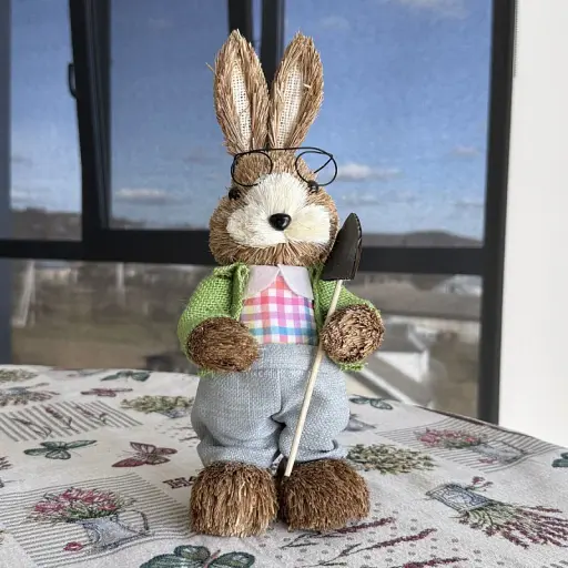 Великодній зайчик "Еко хлопчик" з соломи MIS LT - фото 1