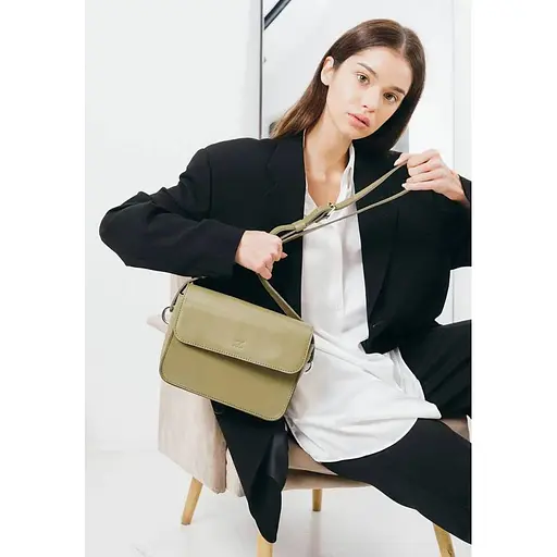 Женская кожаная мини сумка Moment оливковая - фото 1