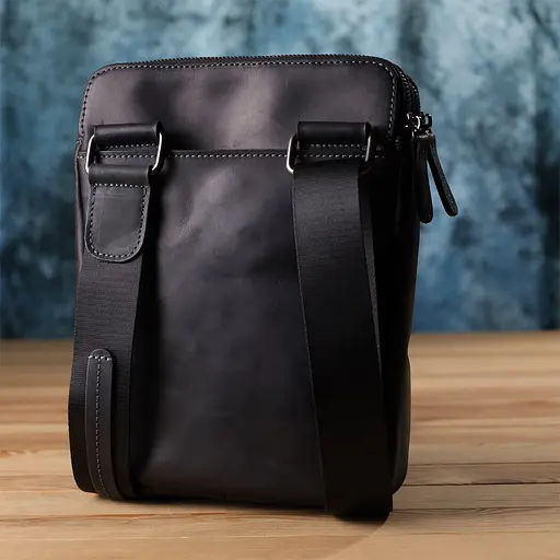 Практична чоловіча сумка через плече із вінтажної натуральної шкіри SHVIGEL 20х26х4,5 см sum0027437 - фото 10