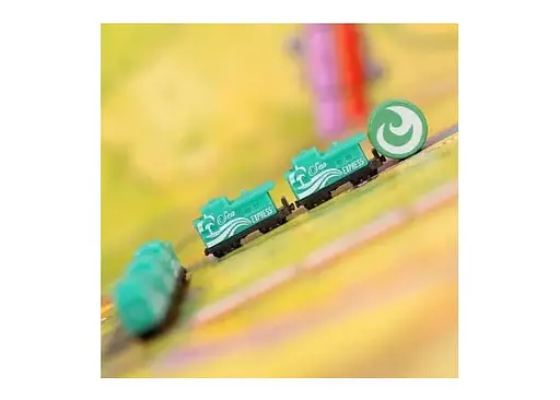 Аксесуар Days of Wonder Промонабір для гри Квиток на потяг 4 зелений Ticket to Ride 20th Anniversary Deluxe Train Set (DOWTTRTS4) - фото 2