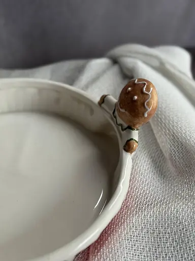 Новогоднее блюдо Elisey 6021-007 сервировочное керамика Рождественское печенье 21x8 см Белый с красным - фото 3