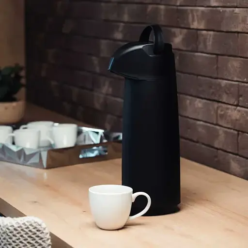 Термос Tramontina Exata помповий  зі скляною колбою 1.8 л чорний (61639/583) - фото 2