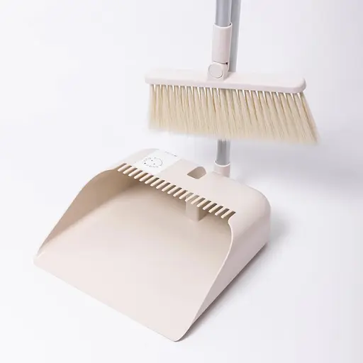 Набір для прибирання Yiwu щітка та совок з довгою ручкою 82 см  бежевий HP-45-15BE - фото 2