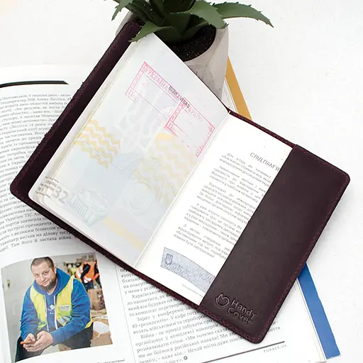 Обложка на паспорт кожаная "Герб" бордовая - фото 4