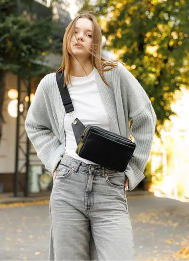 Женская кожаная сумка бананка Sambag Harvi черная 24×16×6 см (88213101) - фото 1